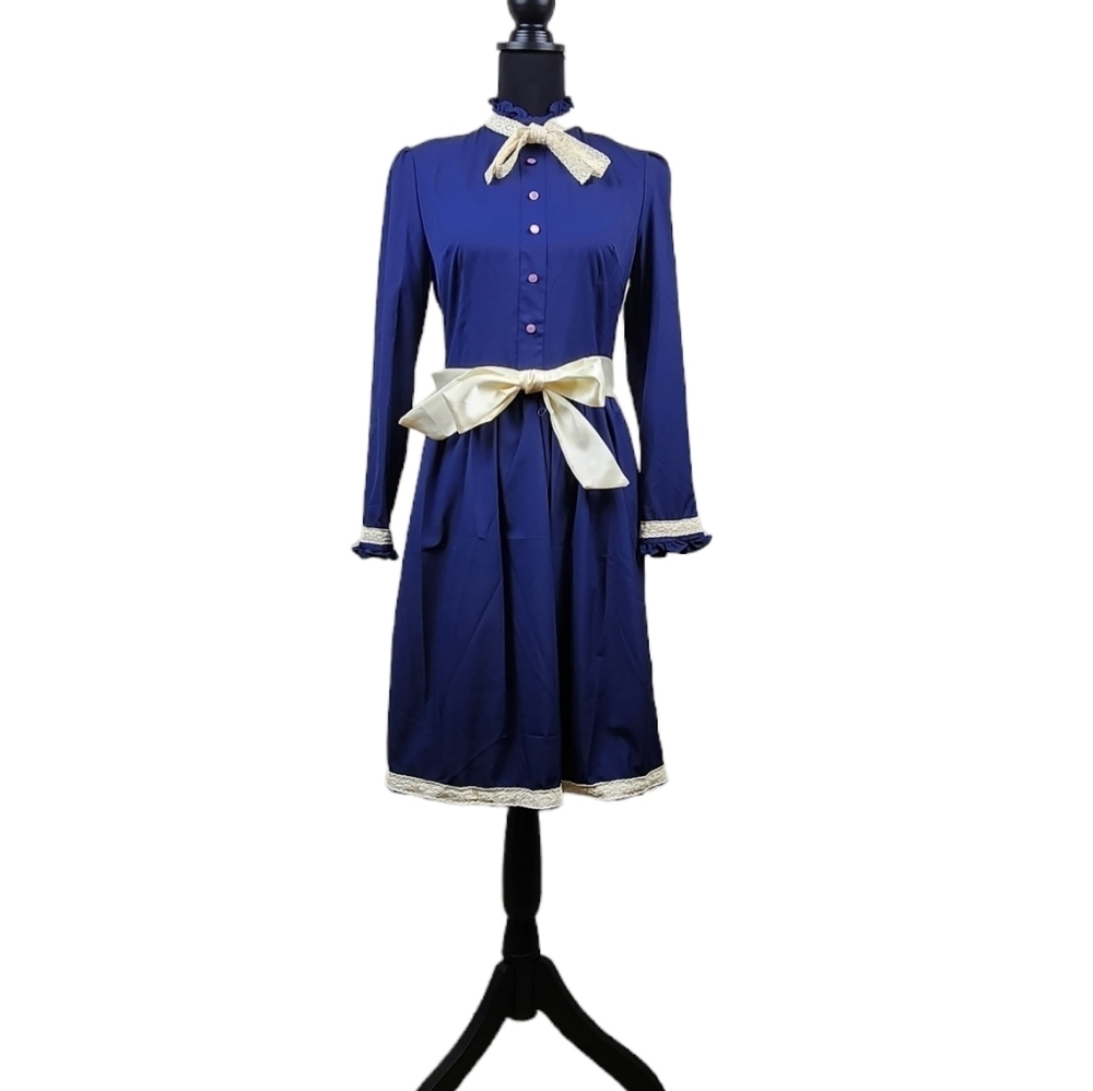 Simple Flavor Navy Blue with Cream Lace Long Sleeve Dress Size Small NWT